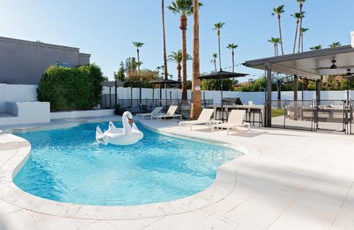 Thunderbird Desert Estates House | D&G Retreat-Resort Style Backyard-North Scottsdale