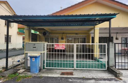 Banting House | D'Haja 37 KLIA Sepang with 2 AC & Free Wi-Fi
