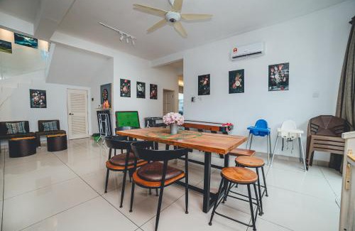 Bandar Penawar House | d'Lux 6BR16-25px Pool BBQ NetFlx HotPot KTV Mahjong by Our Stay