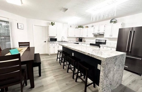 San Antonio House | D'Oasis "Pool Paradise" Hot tub, Sleeps19 Pet friendly, Come Celebrate BOOK IT!