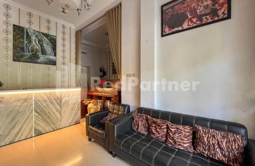 Laweyan Hotel | D Palma Near Lokananta Manahan Mitra RedDoorz