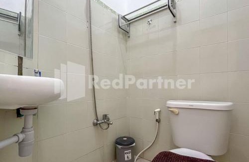 Laweyan Hotel | D Palma Near Lokananta Manahan Mitra RedDoorz