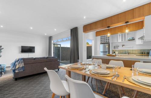 Hamilton East Apartment | D-Street Retreat - Hamilton