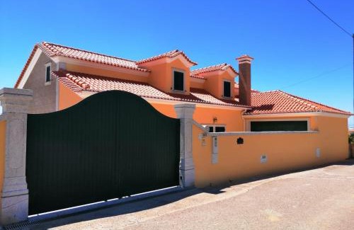 Lourinha House | D´YELLOW HOUSE - Beach and Countryside
