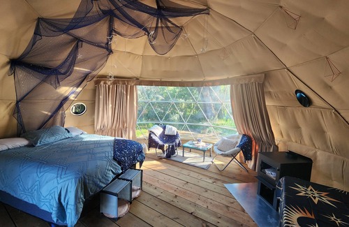 Rosedale Cabin | #D1 Stargazer Dome -1 Qn & Futon Bed-No pets please