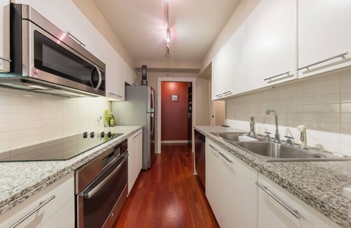 Downtown Vancouver House | D30 - 1 Bedroom on Beach Ave