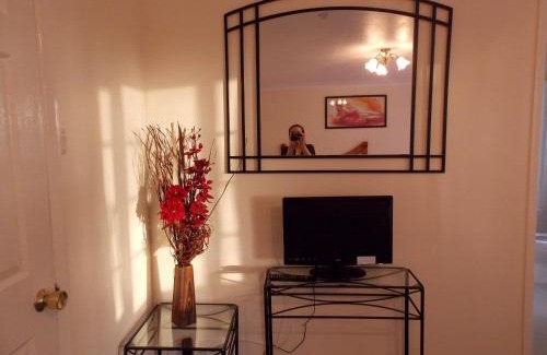 Crawley House | Da Vinci Guest House & Guest Parking, A Real Gem