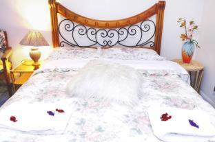 Crawley House | Da Vinci Guest House & Guest Parking, A Real Gem