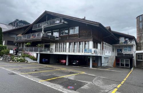 Brienz Apartment | Dachwohnung mit Balkon am Brienzersee, Brienz BE