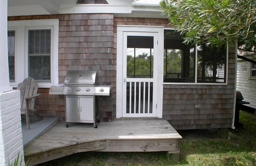 Ocracoke House | Dad's Retreat/3 BR Island Home with Boat Docking
