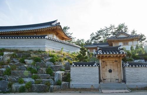 Ansan House | Daebudo Paper Museum Hanok Pension