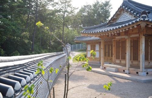 Ansan House | Daebudo Paper Museum Hanok Pension