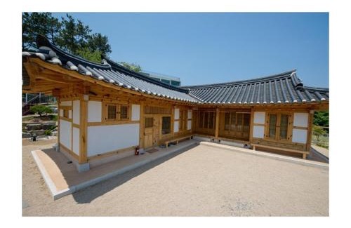 Ansan House | Daebudo Paper Museum Hanok Pension