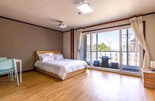 Suwon House | Daebudo Seonamujip Pension