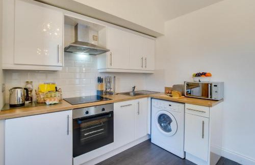 Llanrhidian Higher House | Daffodil Cottage