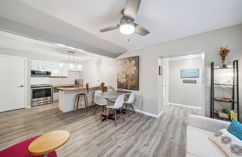 Stillwater House | Daffodil House - Large 6 Bedroom Accessible Rental