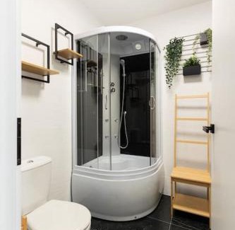 Baia Mare Apartment | Dahlia Blooming Studio
