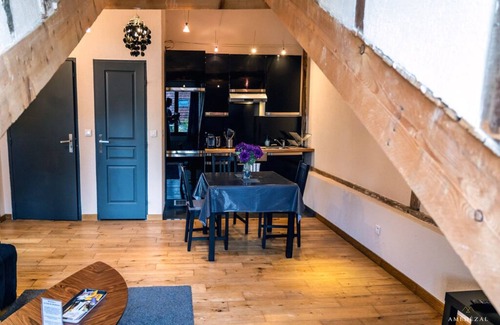 Bailly Apartment | DAHLIA Charming Suite - Capacity 5 people
