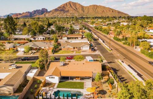 Camelback East House | Daisy by AvantStay Modern Home w Spacious Backyard Pool Table Tennis