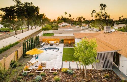 Camelback East House | Daisy by AvantStay Modern Home w Spacious Backyard Pool Table Tennis