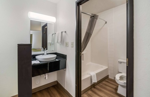 Fargo Hotel | Dakota Inn Fargo