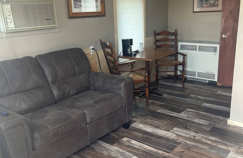 Faulkton Cabin | Dakota Landing Cabins & Motel: #9-Cozy, newly remodeled cabin