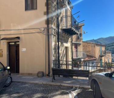 Castel Di Tusa House | Dal castello al mare