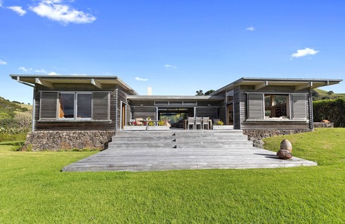 Matapouri Cottage | Dal Riata - Sandy Bay Holiday Home