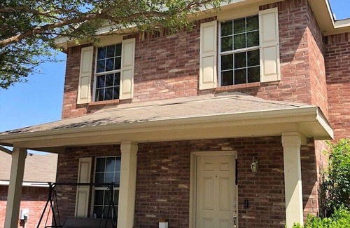 Dallas House | Dallas Gem in Subdivision 15 mins from Deep Ellum!