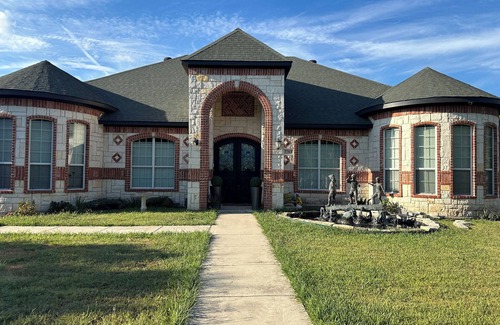 Dallas House | Dallas Horse Property on 5 acres, "a little piece of paradise."