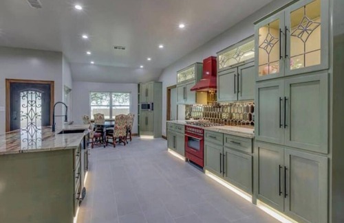 Sachse House | Dallas Retreat Ideal for Business + Great Parking