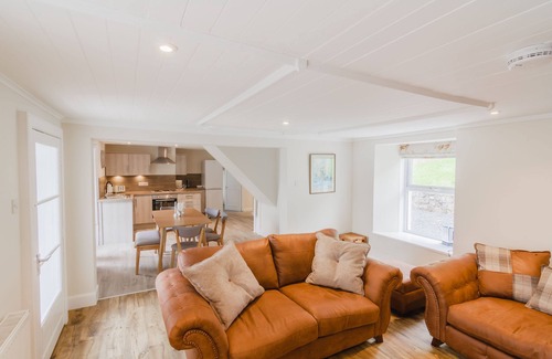 North Sea Cottage | Dalnaglar Cottage - sleeps 6, with 6 person hot tub and large decking area.