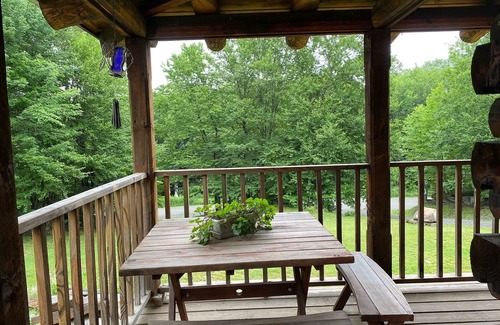 Clarksville House | "Dam Right" Off-Grid/Solar powered Log Cabin with DIRECT Trail Access