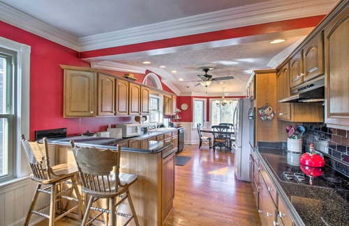 Damascus House | Damascus Home w/Fire Pit & Views, Walk to Shops!