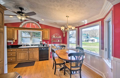 Damascus House | Damascus Home w/Fire Pit & Views, Walk to Shops!