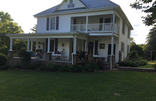 Damascus House | Damascus,VA-3BR Farmhouse close to Town, Creeper Trail & river!