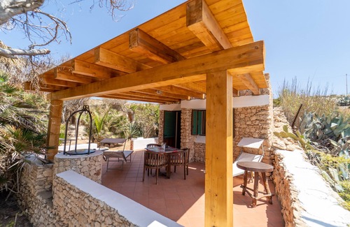 Lampedusa House | Dammuso detached cottage with sea view and garden in Lampedusa