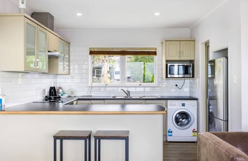 Torbay Apartment | Dan's Torbay Retreat 2 BR with Sea Views