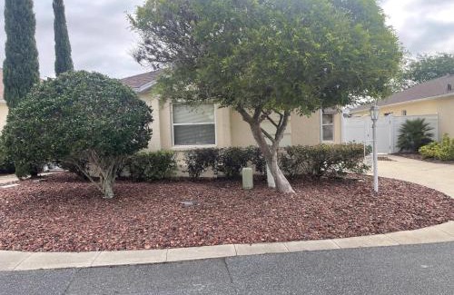 Bonnybrook Villa | Danbury - Courtyard Villa By Lake SumterVillagepeople