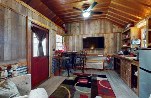 Ledbetter House | Dancer - Reindeer Ranch at Round Top