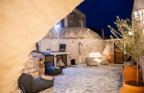 Koita House | Dandy Villas Mani - Old Tower House - Fireplace - Pool
