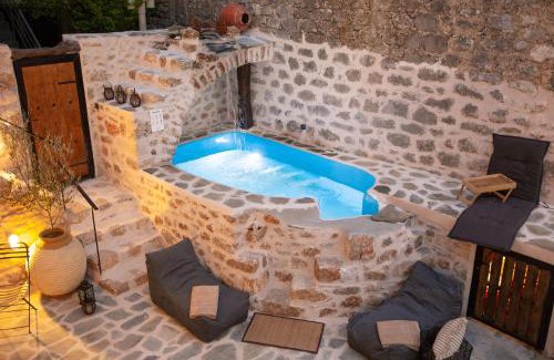 Koita House | Dandy Villas Mani - Old Tower House - Fireplace - Pool