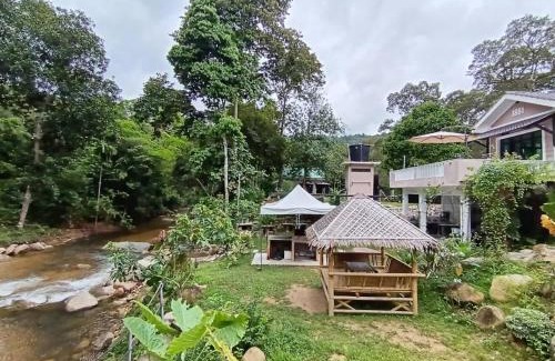 Larut Ski Chalet | Dango1881muslim riverstay