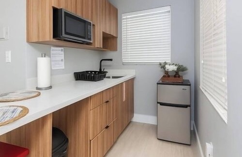 North Beach Apartment | Dania Beach Getaway | 2 Studios for 6 Guests