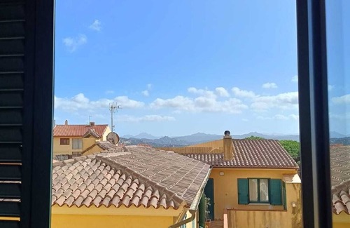 La Maddalena House | DaNiCo Residence: splendid and bright renovated holiday home with parking space