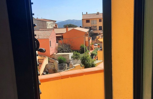 La Maddalena House | DaNiCo Residence: splendid and bright renovated holiday home with parking space
