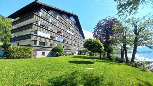 Steindorf am Ossiacher See Apartment | DANIELA Seeblick Appartement Haus Hänsel Gretel am Ossiacher See mit direktem Seezugang, Hallenbad