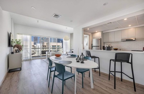The Greens Apartment | Daniels 2BR | The Greens | Park View