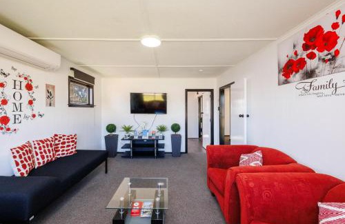 Dannevirke House | Dannevirke Lodge - Dannevirke Holiday Home