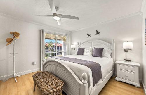 Bradenton Beach House | Dans Florida Condos Whispering Waves at Runaway Bay